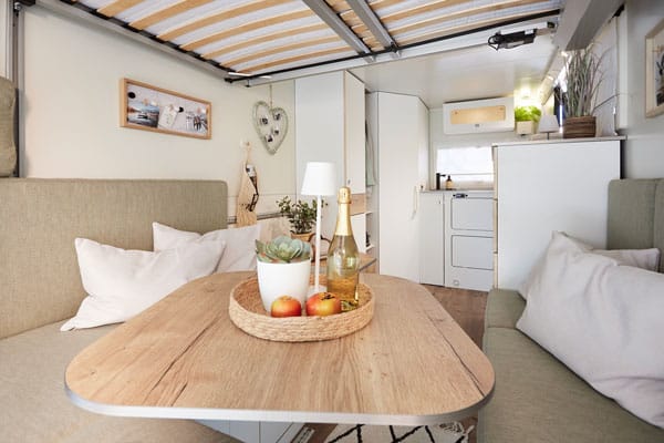 Tisch Sitzgruppe mit Blick zur Küche